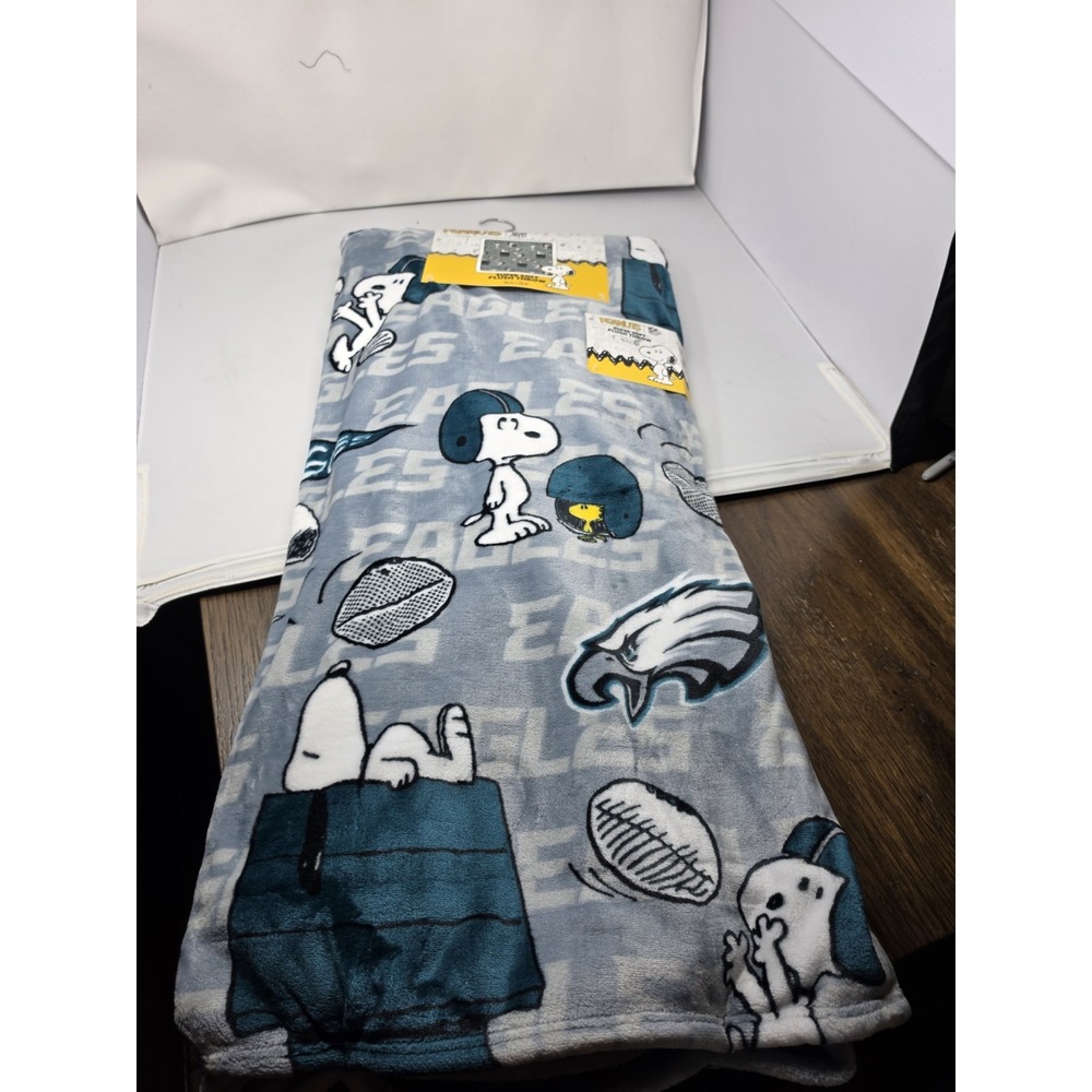 Philadelphia Eagles Peanuts Plush Throw Blanket 60x70